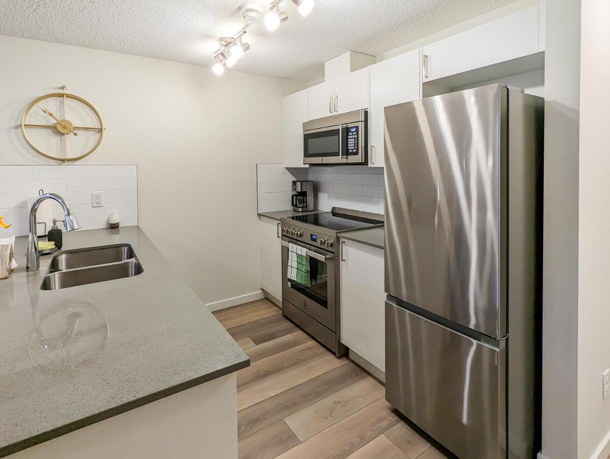 Globalstay New Apartments In Cranbrook Free Street Parking YYC Kültér fotó
