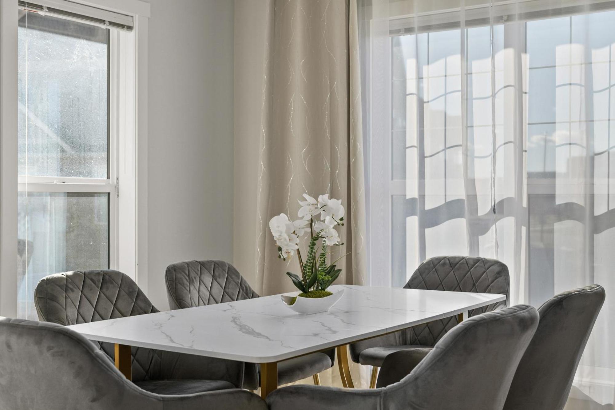 Globalstay New Apartments In Cranbrook Free Street Parking YYC Kültér fotó