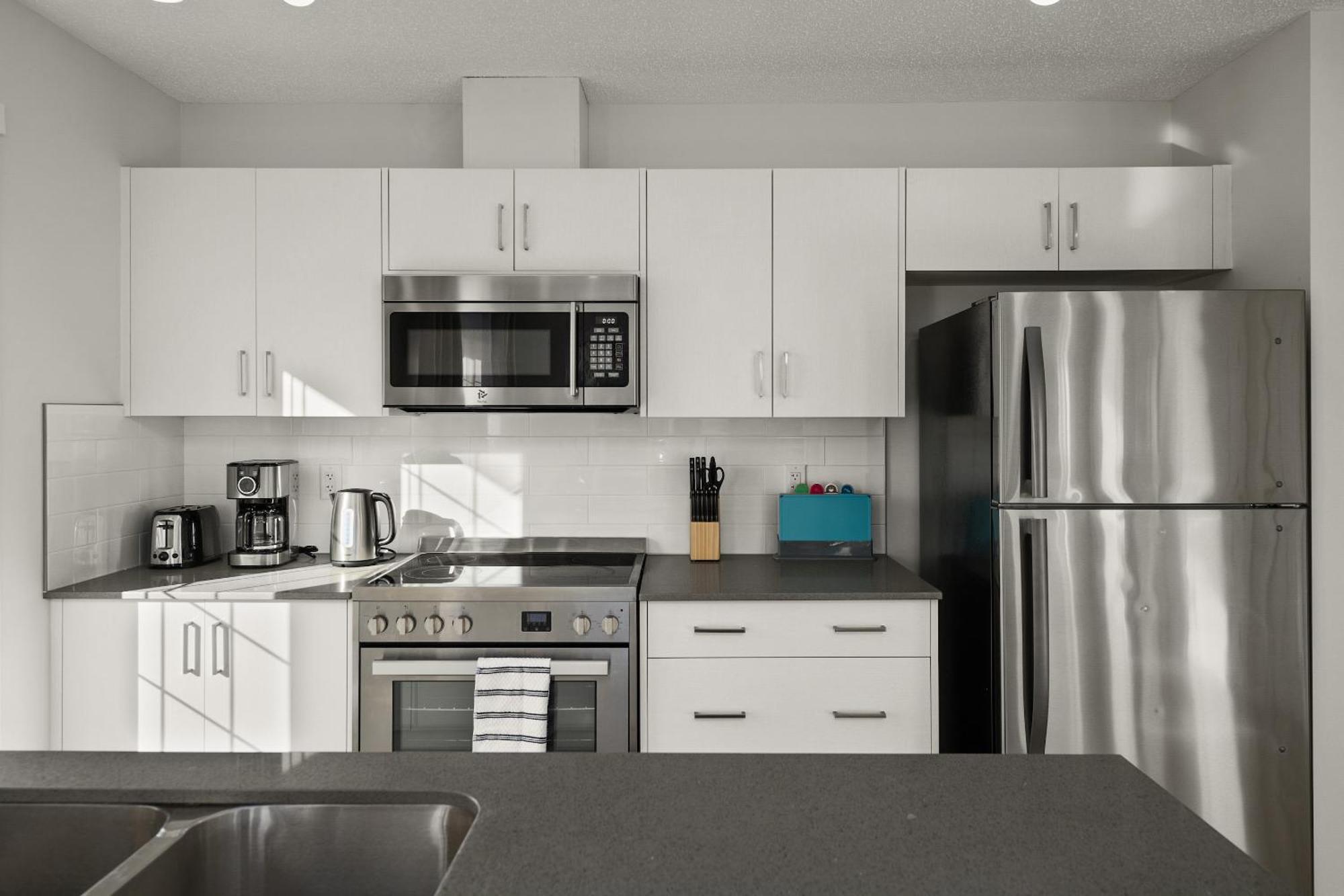 Globalstay New Apartments In Cranbrook Free Street Parking YYC Kültér fotó