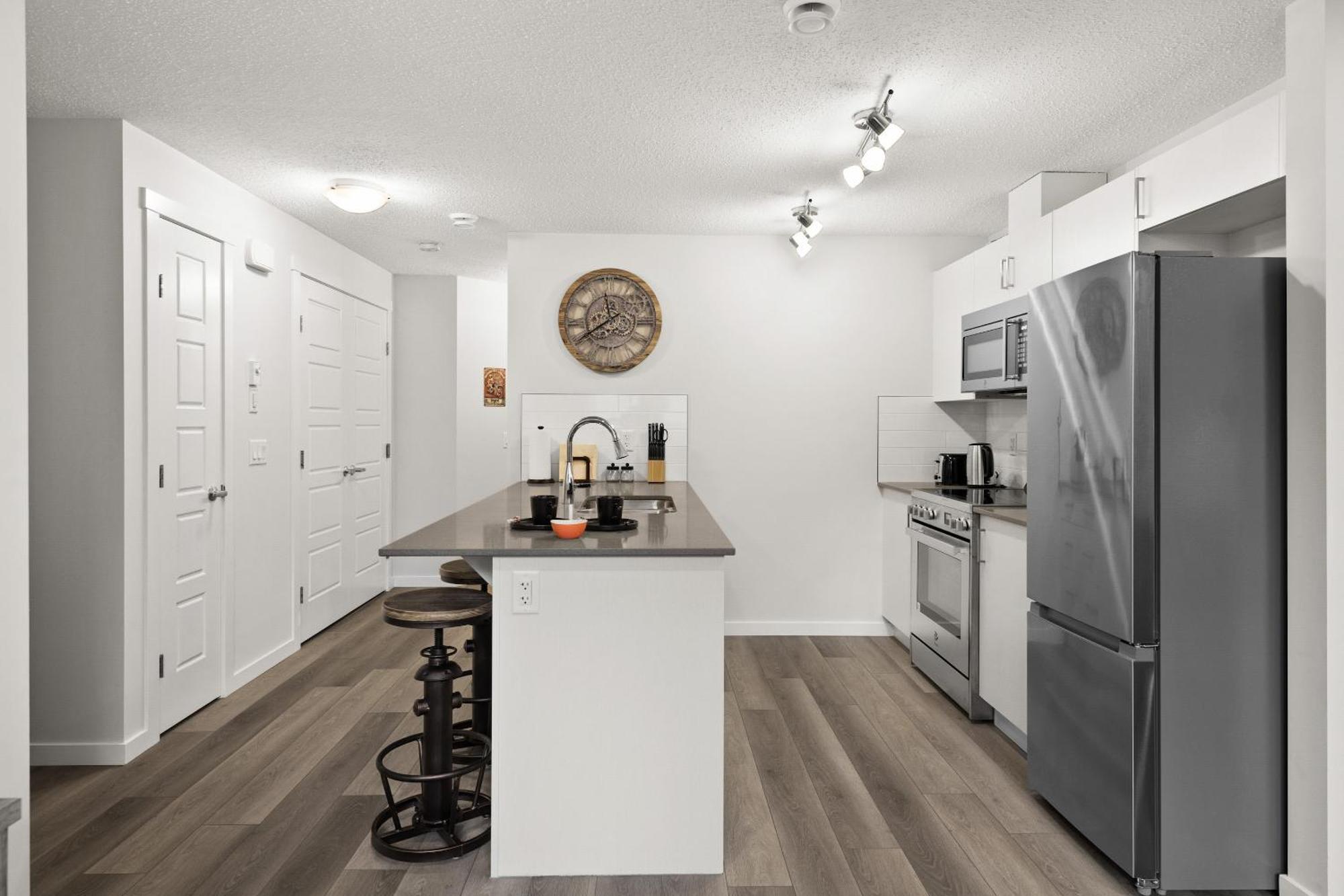 Globalstay New Apartments In Cranbrook Free Street Parking YYC Kültér fotó